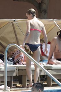 Taryn Manning feet photo thumbnail