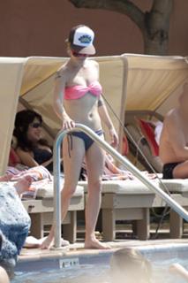 Taryn Manning feet photo thumbnail