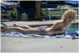 Taryn Manning feet photo thumbnail