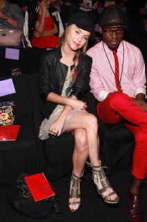 Taryn Manning feet photo thumbnail