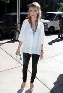 Taryn Manning feet photo thumbnail