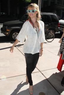 Taryn Manning feet photo thumbnail