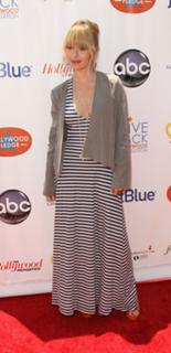 Taryn Manning feet photo thumbnail