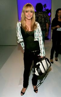 Taryn Manning feet photo thumbnail