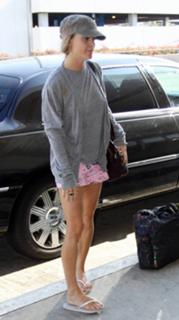 Taryn Manning feet photo thumbnail