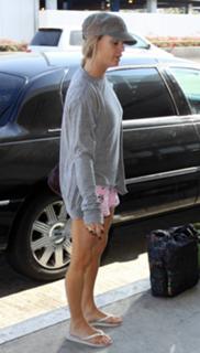 Taryn Manning feet photo thumbnail