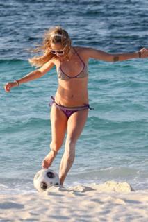 Taryn Manning feet photo thumbnail