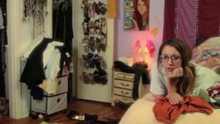 Taryn Southern feet photo thumbnail