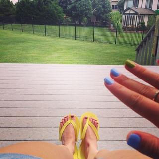 Taryn Southern feet photo thumbnail