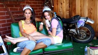 Taryn Southern feet photo thumbnail