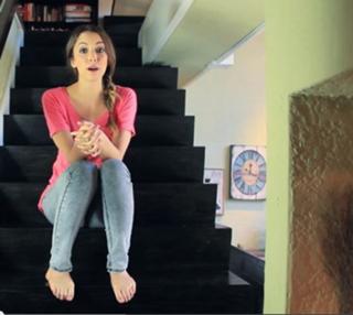 Taryn Southern feet photo thumbnail