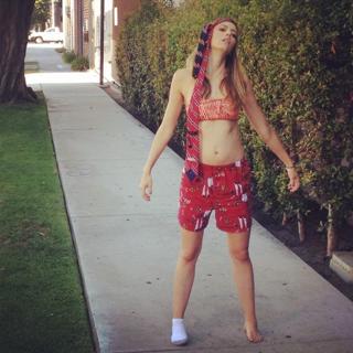 Taryn Southern feet photo thumbnail