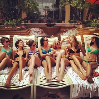 Taryn Southern feet photo thumbnail