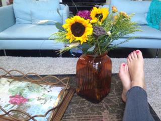 Taryn Southern feet photo thumbnail
