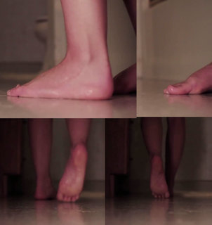 Taryn Southern feet photo thumbnail