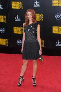 Taryn Southern feet photo thumbnail
