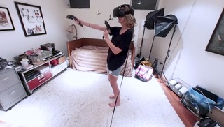 Taryn Southern feet photo thumbnail