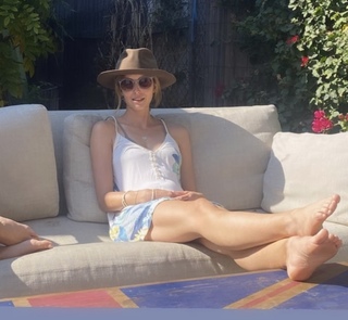 Taryn Southern feet photo thumbnail