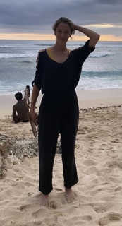 Taryn Southern feet photo thumbnail
