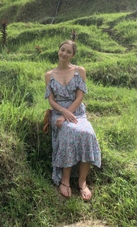 Taryn Southern feet photo thumbnail