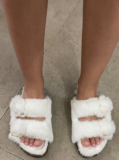 Taryn Southern feet photo thumbnail