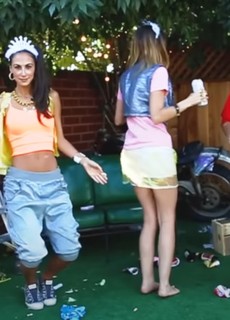 Taryn Southern feet photo thumbnail
