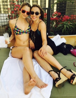 Taryn Southern feet photo thumbnail