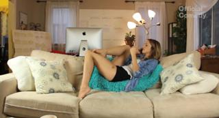 Taryn Southern feet photo thumbnail