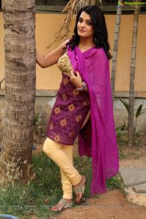 Tashu Kaushik feet photo 13
