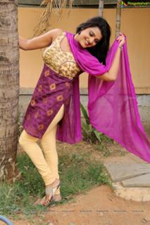 Tashu Kaushik feet photo 10