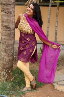 Tashu Kaushik feet photo 9