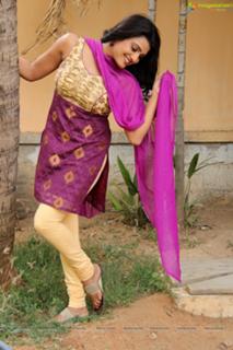 Tashu Kaushik feet photo 8