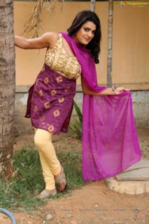 Tashu Kaushik feet photo 7