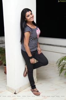 Tashu Kaushik feet photo 4