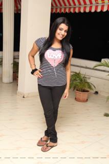 Tashu Kaushik feet photo 17