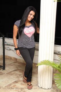 Tashu Kaushik feet photo 14