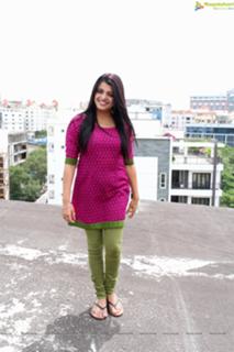 Tashu Kaushik feet photo 9