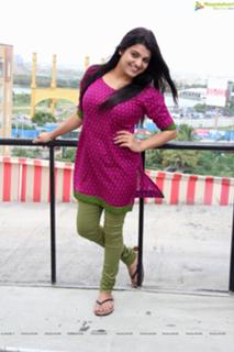 Tashu Kaushik feet photo 2