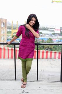 Tashu Kaushik feet photo 20