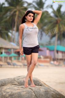 Tashu Kaushik feet photo 14