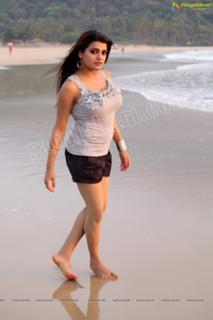 Tashu Kaushik feet photo 10