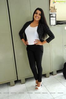 Tashu Kaushik feet photo 4