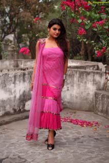 Tashu Kaushik feet photo 19