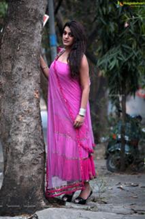 Tashu Kaushik feet photo 11