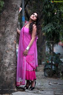 Tashu Kaushik feet photo 9