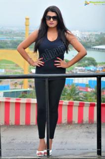 Tashu Kaushik feet photo 19