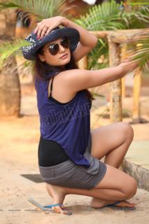 Tashu Kaushik feet photo 3