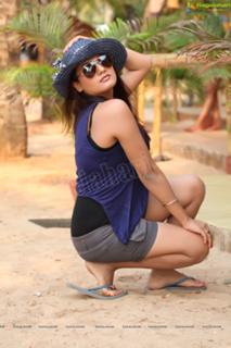 Tashu Kaushik feet photo 2