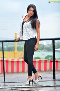 Tashu Kaushik feet photo 9