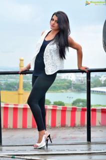 Tashu Kaushik feet photo 8